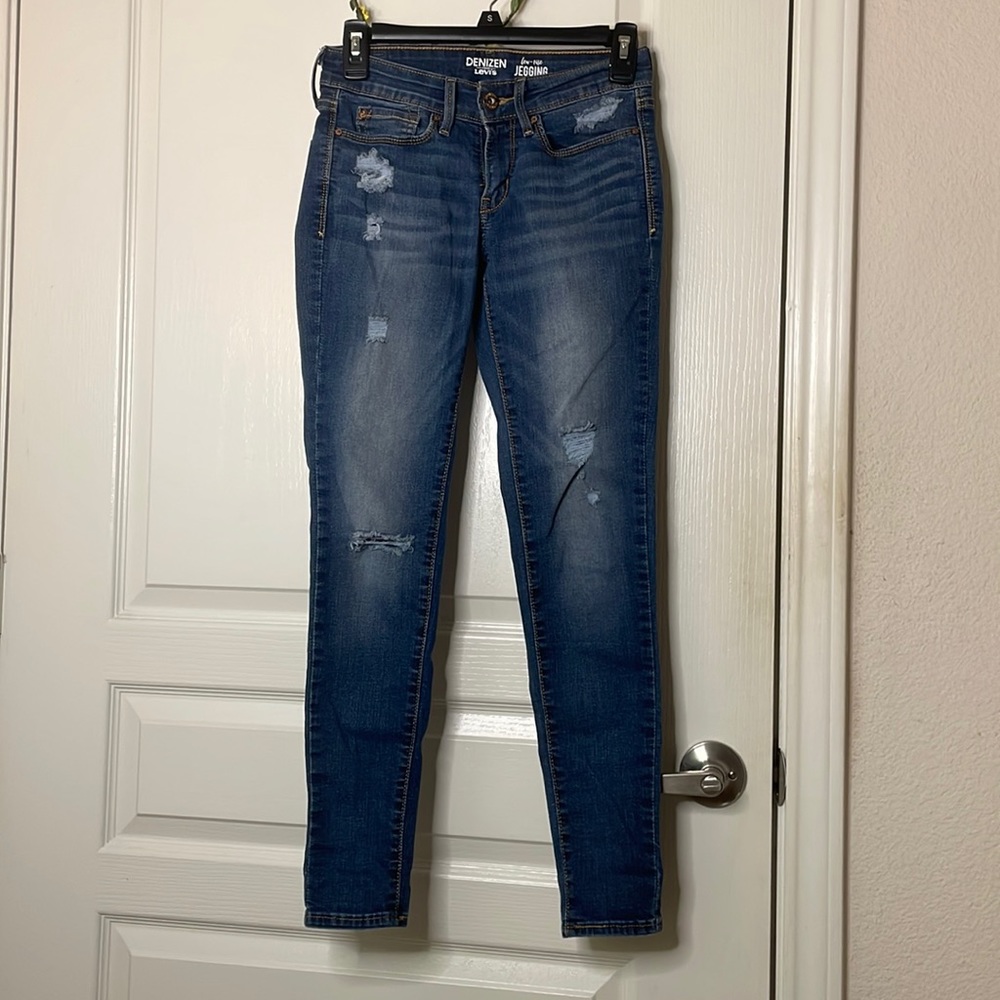 LEVI’S Low-Rise Juniors Jeggings with Rips